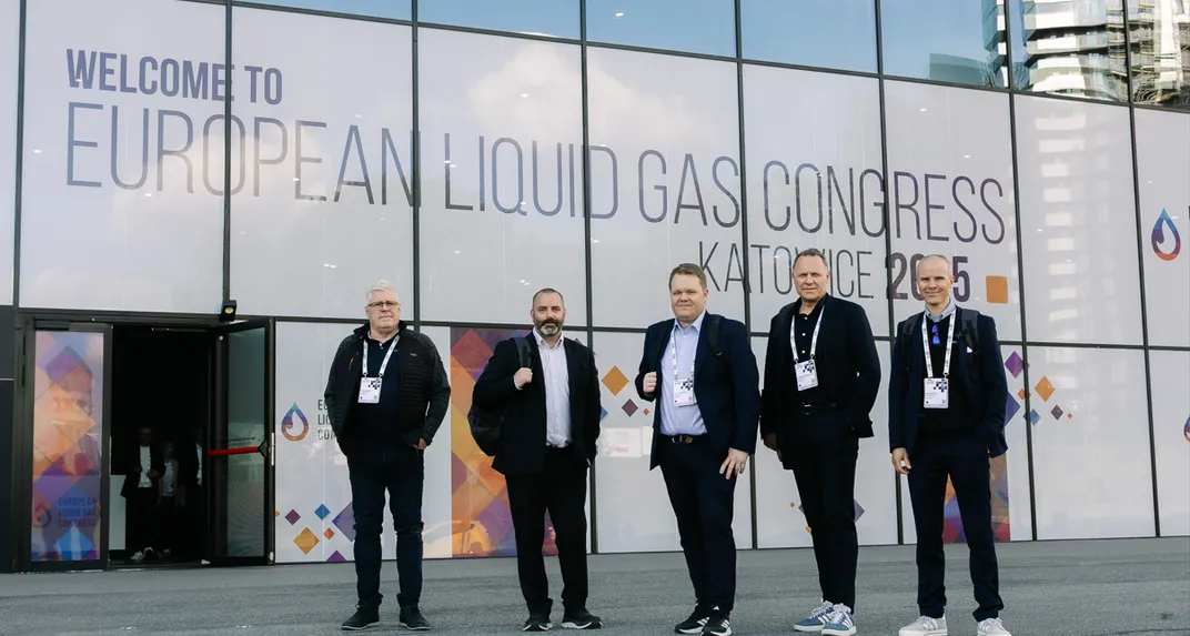Five Vendanor team members with lanyards outside the entrance of the European Liquid Gas Congress in Katowice.